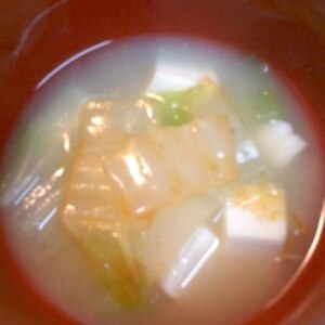 キムチ・長ねぎ・豆腐のお味噌汁